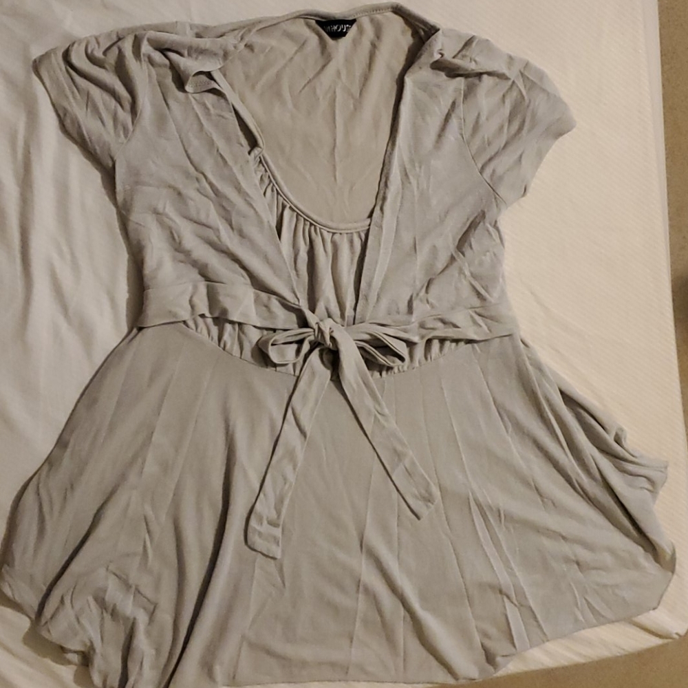 Light grey/burgundy blouse/T Shirt